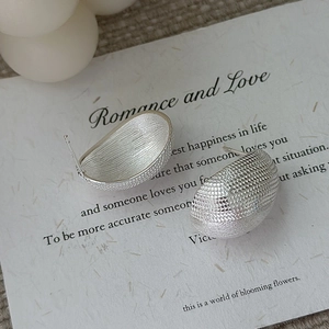 Chic S925 sterling silver C-shaped hoop earrings with woven texture on white card