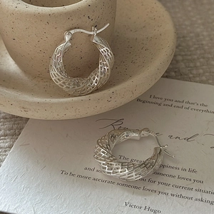 Minimalist S925 sterling silver twisted hollow hoop earrings with textured finish