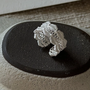 S925 sterling silver lace ring with hollow woven pattern and adjustable open design