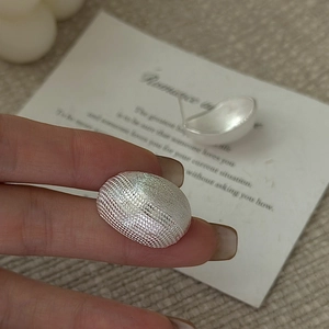 S925 sterling silver oval stud earrings with vintage brushed texture and grain finish