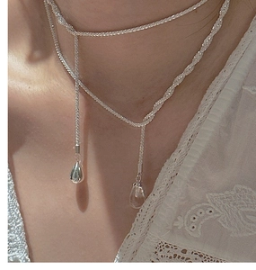 Detail of S925 silver double-layered twisted chain with crystal teardrop pendant