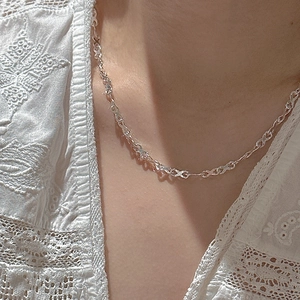 Minimalist S925 sterling silver necklace featuring continuous cross geometric link chain
