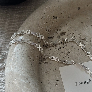 Minimalist S925 sterling silver infinity link necklace with polished X-shaped chain links