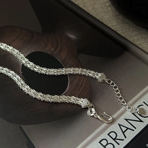 Bracelet chaîne minimaliste en argent S999 scintillant avec breloque cœur et fermoir