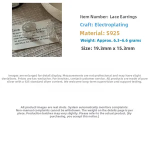 Vue détaillée des boucles d'oreilles en argent S925 à texture dentelle de 19,3mm x 15,3mm