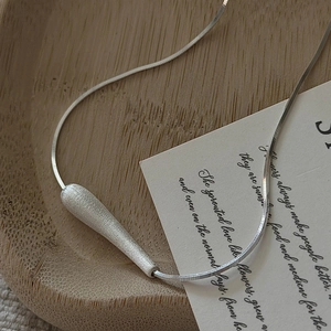 Minimalist S925 sterling silver snake chain necklace with matte teardrop pendant