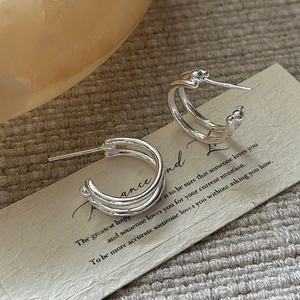 Minimalist S925 sterling silver double-layered C-shape hoop earrings on vintage card