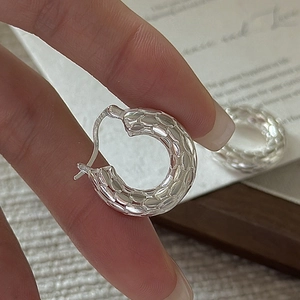 925 Sterling Silver Vintage Scale Texture Hoop Earrings For Women Minimalist 3D Geometric C-Shaped Ear Buckle Jewelry Gift