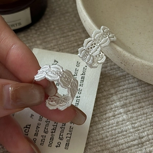Boucles d'Oreilles Créoles en Forme de C en Argent Sterling 925 avec Texture de Dentelle Creuse Pour Femmes Bijoux Géométriques