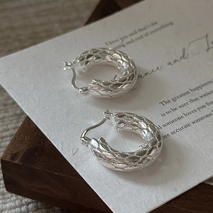 Minimalist S925 sterling silver hoop earrings with a detailed 3D fish scale texture