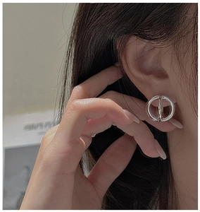 Close-up of minimalist S925 sterling silver hoop earrings with a vertical beam design