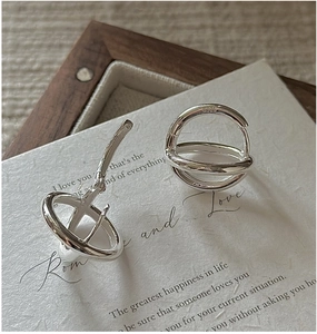 Detail of S925 sterling silver hoop earrings with triple interlocking rings and S925 hallmark