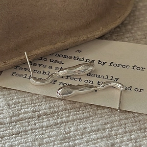 Minimalist S925 sterling silver teardrop earrings with irregular liquid metal texture