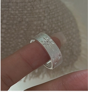 Macro shot of S925 sterling silver ring with frosted finish and starburst setting