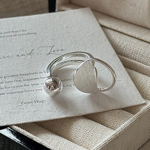 Minimalist S925 silver ring featuring brushed texture and asymmetric geometric design