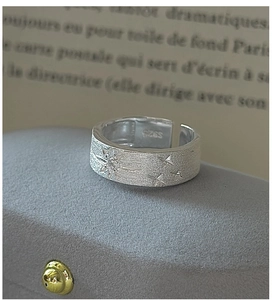 Close-up of S925 sterling silver brushed star ring displayed on a velvet jewelry box
