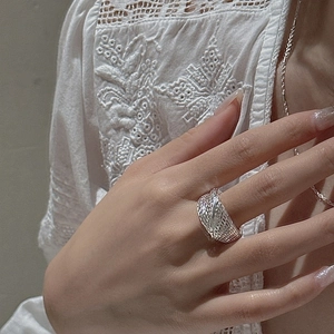 Minimalist S925 sterling silver wide band ring with vintage 3D woven grid texture for women