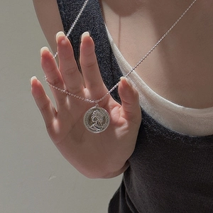 Retro S925 Sterlingsilber Halskette mit Münzanhänger und einer feinen Perlenkette