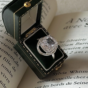 Elegant S925 sterling silver ring with cushion-cut crystal in a green jewelry gift box