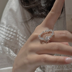 S925 Sterling Silber offener Ring mit funkelndem Stern und Zirkon auf der Hand