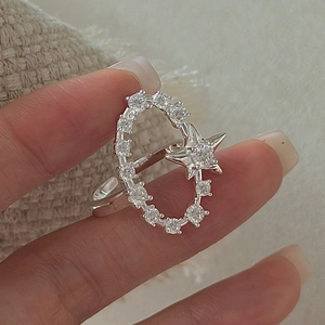 S925 Sterling Silber Sternring mit Zirkonia-Akzenten und verstellbarem offenem Banddesign