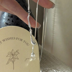Minimalist S925 silver necklace with fluid metal link and clear crystal drop pendant