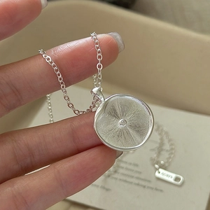 925 Sterlingsilber Halskette Für Damen Vintage Geometrischer Runder Anhänger Strahlenmuster Minimalistischer Schmuck Geschenk Für Alltag