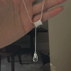 Collier Pendentif Goutte d'Eau en Argent Sterling 925 pour Femme Texture Métal Brossé Chaîne Longue Minimaliste Bijoux en Strass