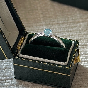 Vintage S925 sterling silver ring with aquamarine stone in a green jewelry gift box