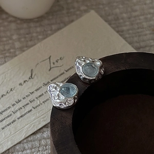 Handcrafted S925 silver stud earrings with hammered texture and light blue aquamarine gemstone