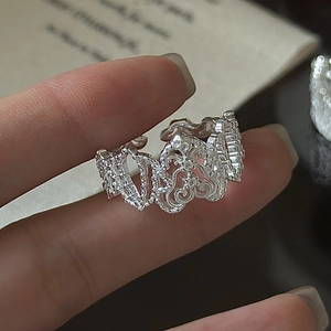 Anello in argento sterling 925 con intricati motivi in pizzo vintage e cuori intagliati