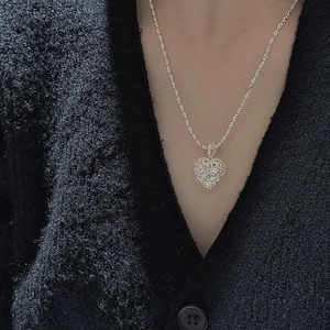 Elegant S925 sterling silver hollow heart pendant necklace with intricate filigree texture