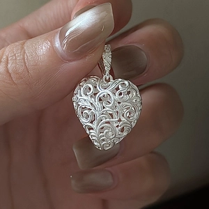 S925 sterling silver heart pendant with vintage filigree hollow scroll design for women