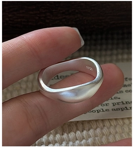 Detailed macro view of S925 sterling silver ring showing matte texture and S925 hallmark