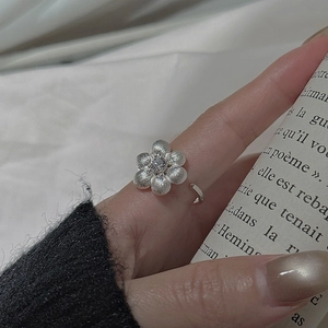 S925 sterling silver floral open ring with brushed petals and a sparkling zircon stone