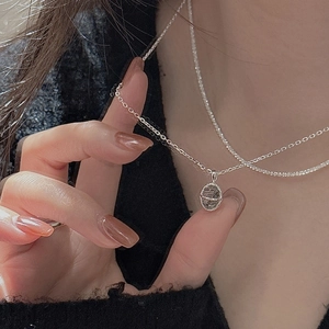 Collier minimaliste en argent S925 avec pendentif en quartz noir enveloppé de fil
