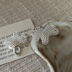 S925 sterling silver hollow woven puppy pendants with vintage style on linen fabric