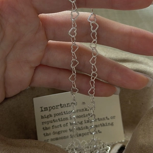 Elegant S925 sterling silver heart-shaped chain necklace with matte sparkling texture