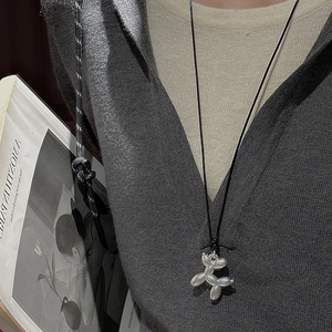 Collier minimaliste en argent S925 avec pendentif chien ballon sur cordon noir