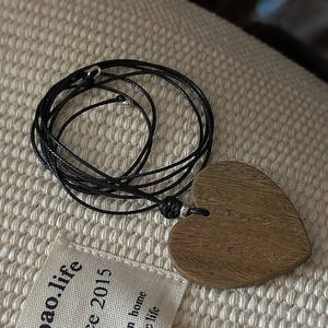 Minimalist S925 silver wooden heart pendant necklace with natural grain on linen fabric