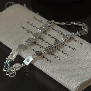 Vintage S925 sterling silver bracelet featuring matte hammered metal plates and link chain