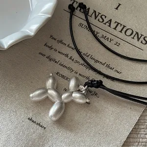 Pendentif chien ballon en argent sterling S925 sur cordon en cuir noir, fini mat