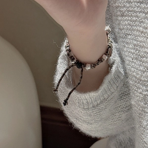 Bracciale in argento sterling S925 fatto a mano con perline e corda intrecciata marrone