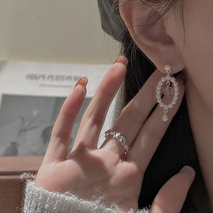 Parure boucles d'oreilles créoles en perles argent S925 et bague texture irrégulière