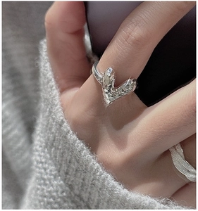 Detail of S925 sterling silver heart ring featuring a faceted shimmering CNC texture