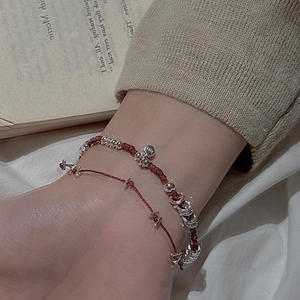 Set di braccialetti minimalisti in argento S925 e corda rossa con design artigianale