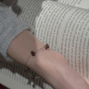 Minimalist S925 sterling silver beaded bracelet with vintage floral design on a book