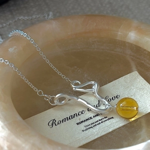 S925 sterling silver necklace with yellow crystal pendant and irregular curved design