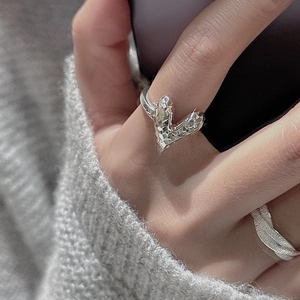 S925 sterling silver heart-shaped ring with unique textured hammer finish on female hand