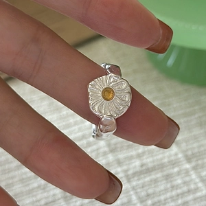 Elegant S925 sterling silver ring featuring a yellow citrine daisy flower design for women
